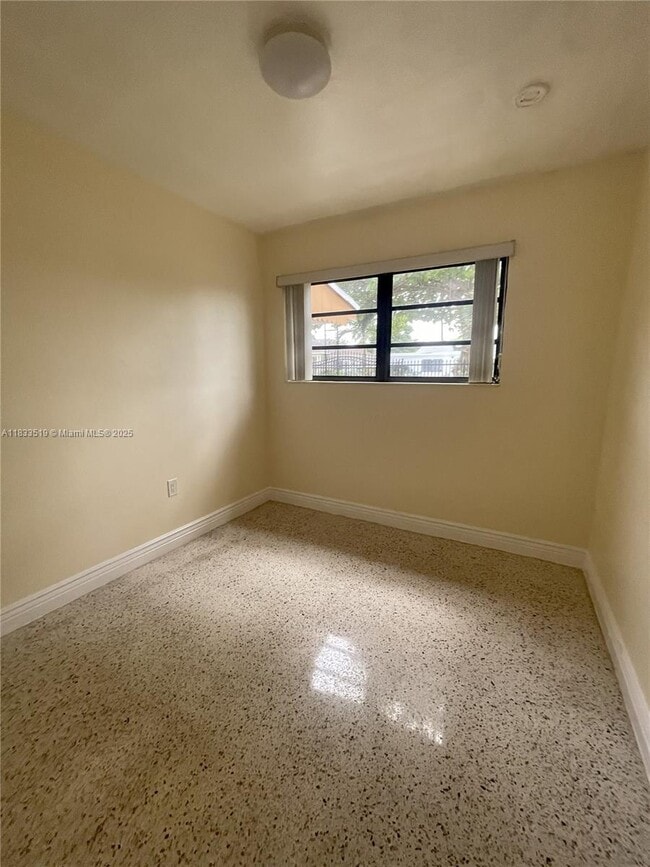 Building Photo - 10500 NW 28th Ct