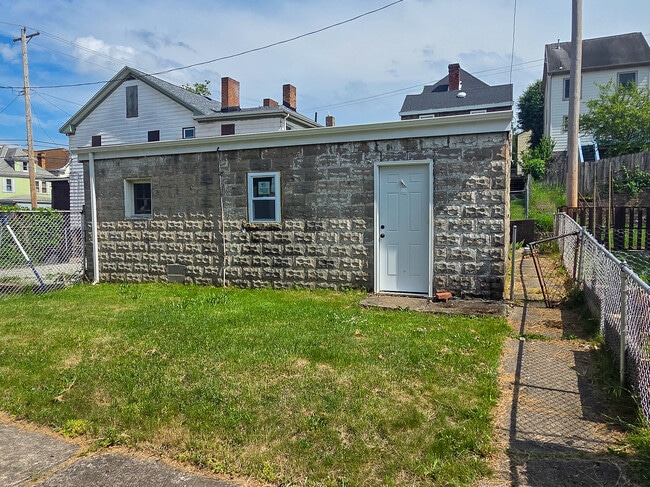 Building Photo - 346 E 12th Ave