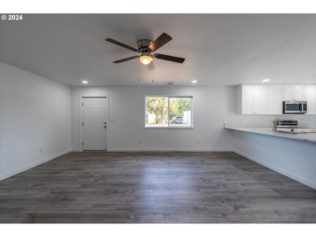 Building Photo - 2166