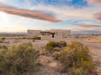Building Photo - Georgous newer Horse Property behind A Mou...