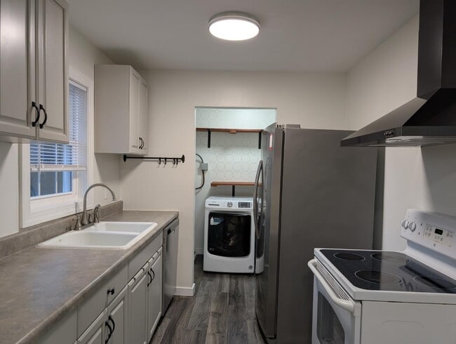 Building Photo - 8700 Doss Rd