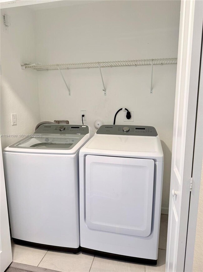 Building Photo - 2418 SE 10th St