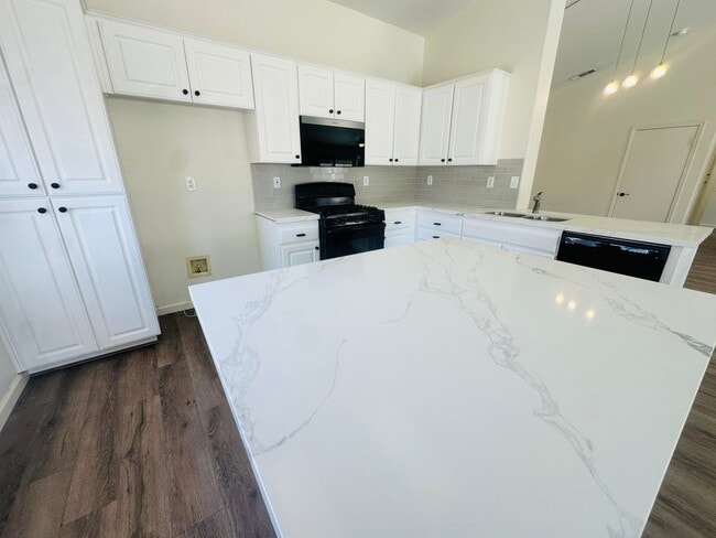 Building Photo - 78780 Birchcrest Cir