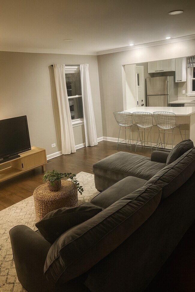 Building Photo - 9127 Central Ave