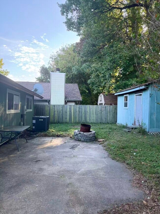 Building Photo - 1079 Tall Oak Dr