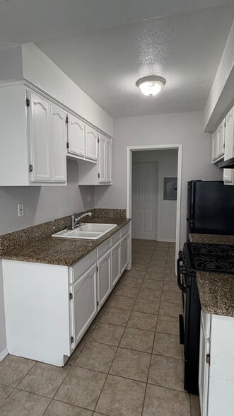 Building Photo - 5169 Pickford St