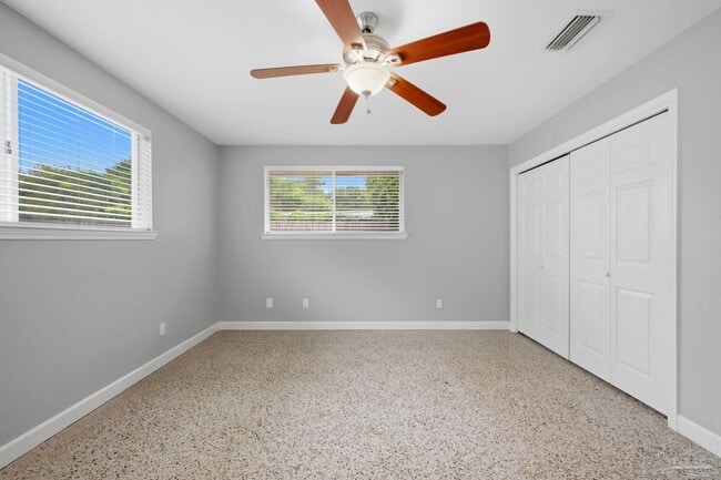 Building Photo - 302 Loruna Dr