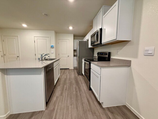 Building Photo - BRAND NEW 3 BED 2.5 BATH 2 CAR GARAGE TOWN...