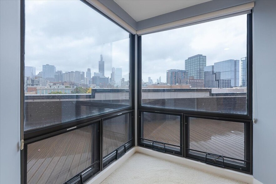 Building Photo - 222 S Racine Ave