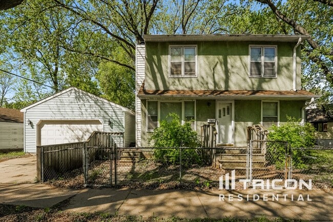 Primary Photo - 1085 N Hancock St