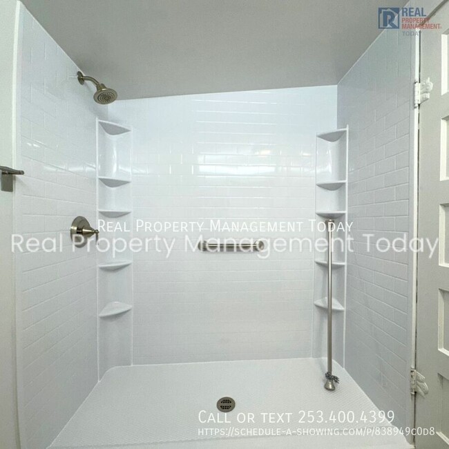 Building Photo - 330 1/2 4th St SE-