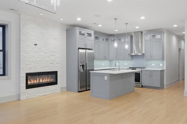 Building Photo - 4226 S Ellis Ave