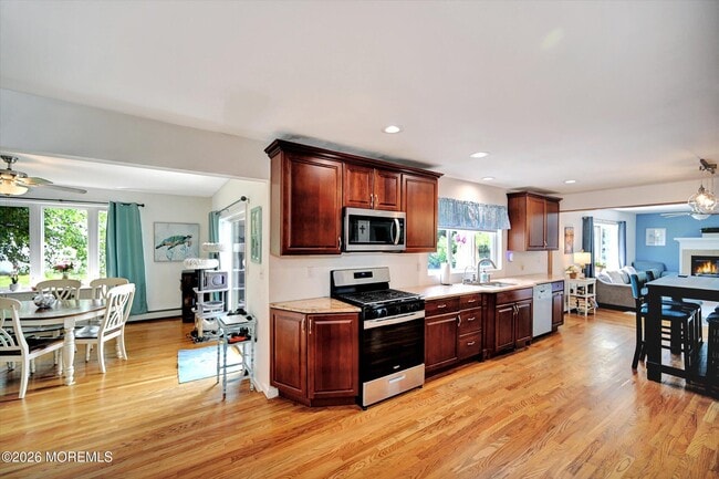 Building Photo - 855 Derry Dr