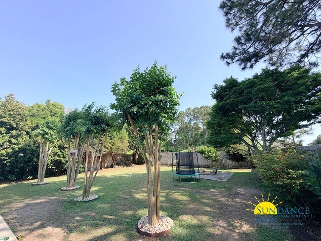 Building Photo - Stunning 3 Bedroom Home in Gulf Breeze with stand out accents!