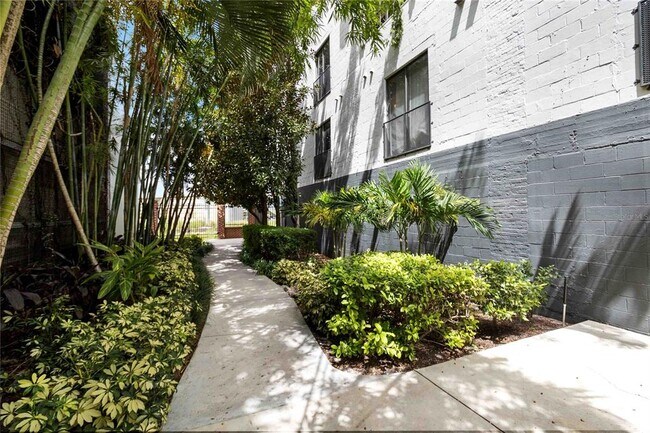 Building Photo - 62 W Colonial Dr