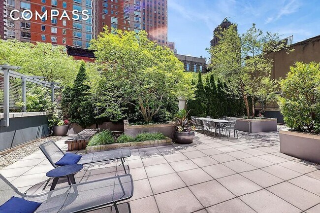 Building Photo - 310 W 52nd St