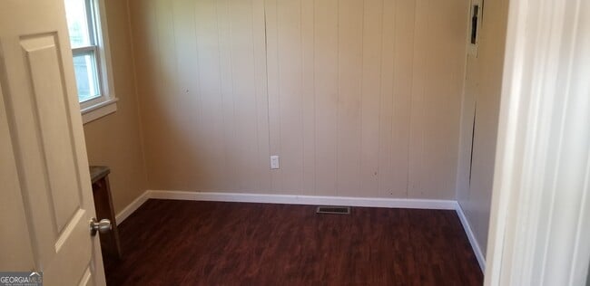 Building Photo - 10 Kirkwood St NE