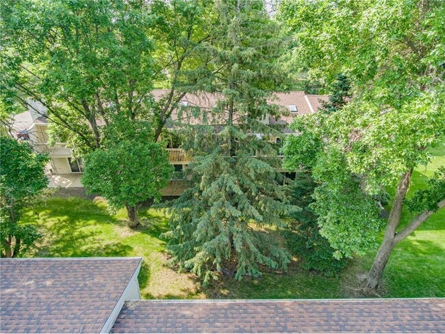 Building Photo - 17494 Pond Cir