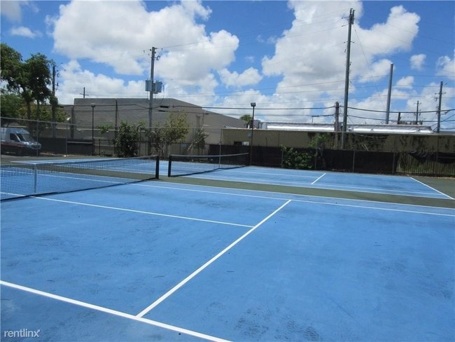 Building Photo - 803 W Oakland Park Blvd