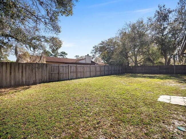 Building Photo - Beautiful Valrico Home | No Carpet + Screened Patio + Bonus Room