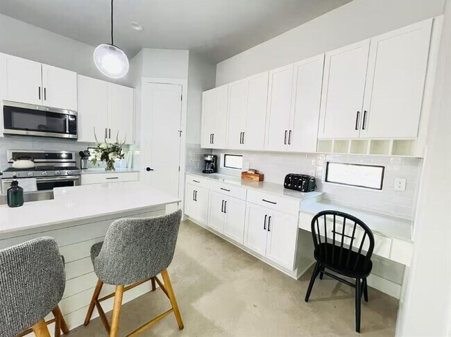 Building Photo - 2009 Canterbury St