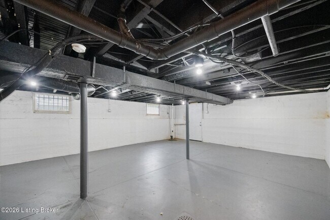 Building Photo - 343 S 42nd St