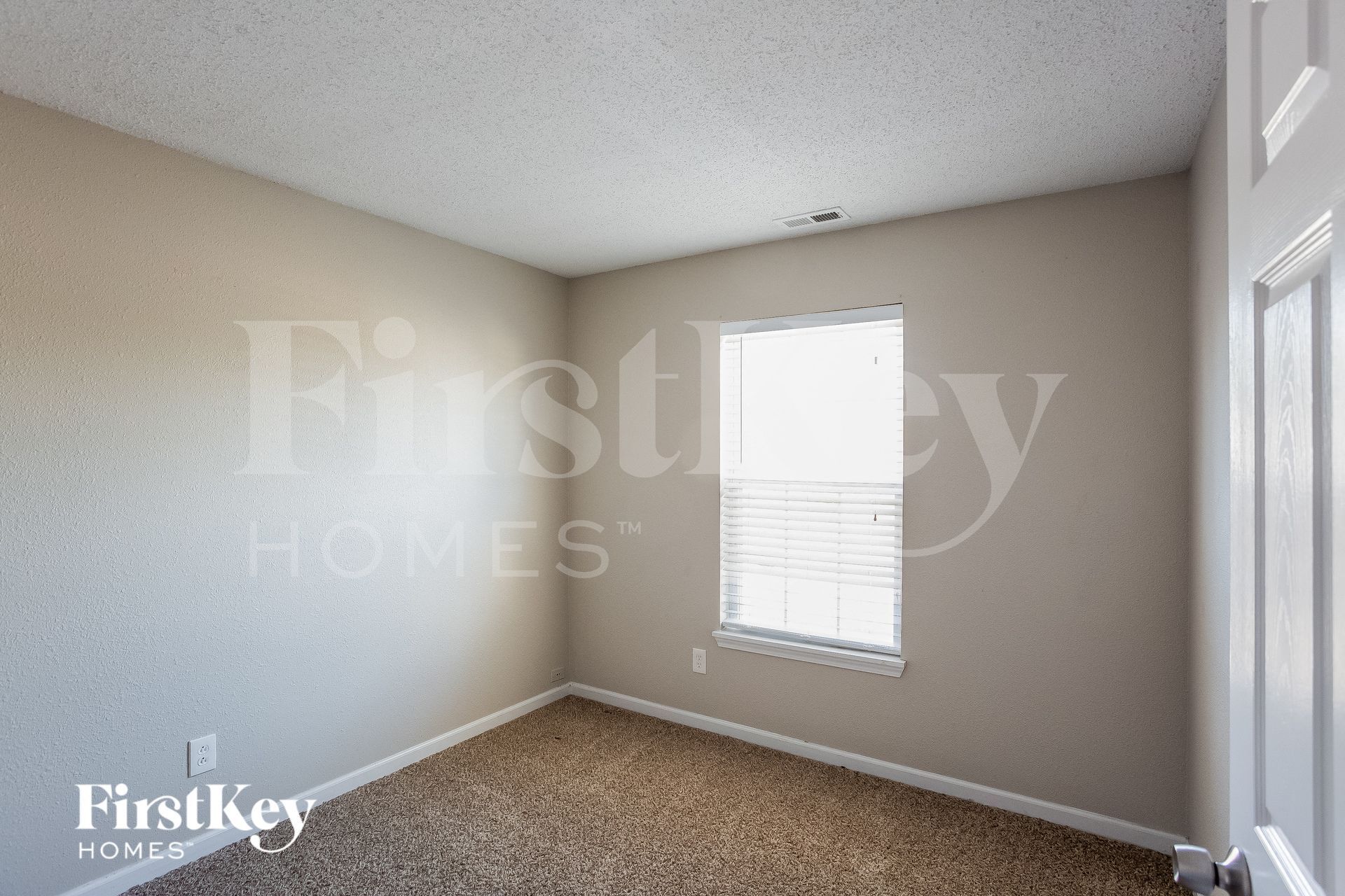 Building Photo - 5967 Liverpool Ln