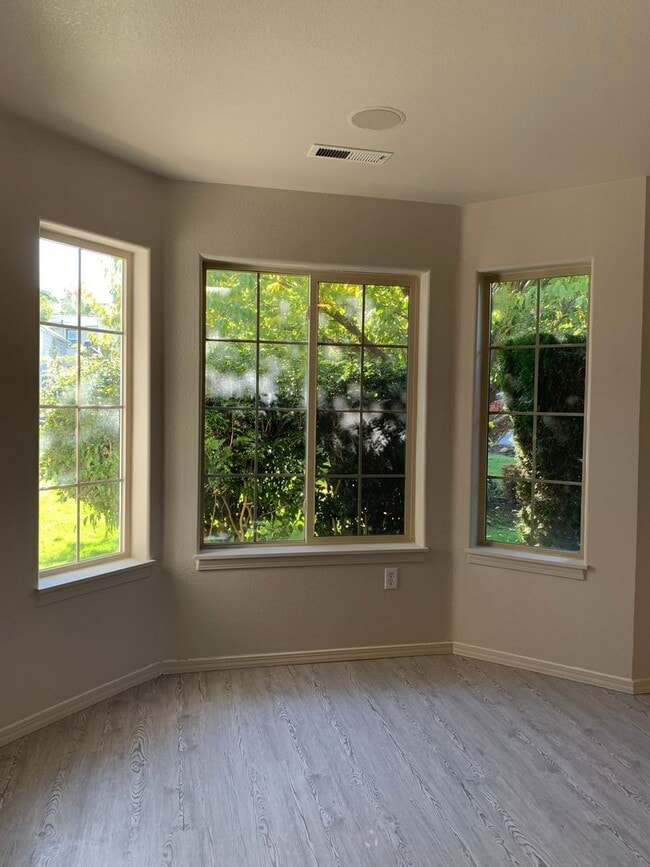 Building Photo - 3 Bedroom, 2 Bathroom Home - Harbor Isles