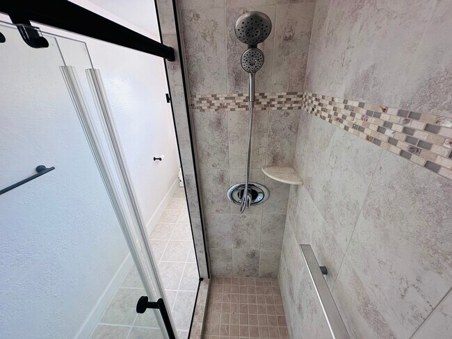 Building Photo - 3536 Belle Vista Dr E