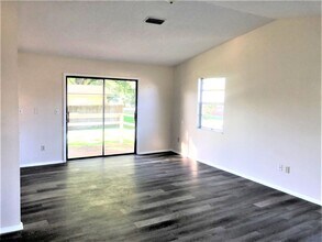 Building Photo - NICE 3BR/2BA Dade City Home w/ a Deck!! NO...