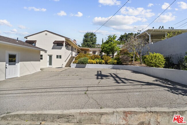 Building Photo - 100 E Kenneth Rd