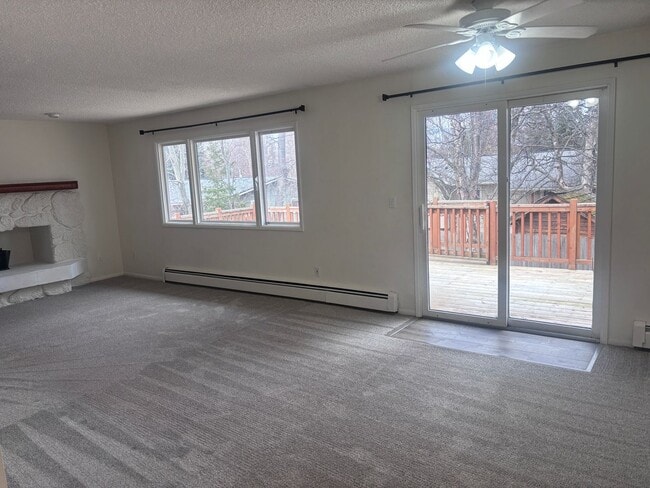 Building Photo - Beautiful 3 Bed/2 Bath Townhome in South Anchorage!