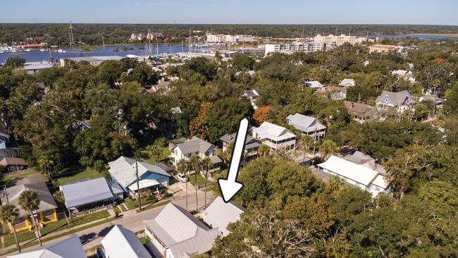 Building Photo - Historic Lincolnville 3/2 Single Family Home