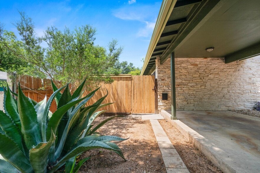 Building Photo - 3508 Southridge Dr