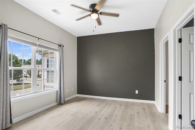 Building Photo - 606 Olde English Cir