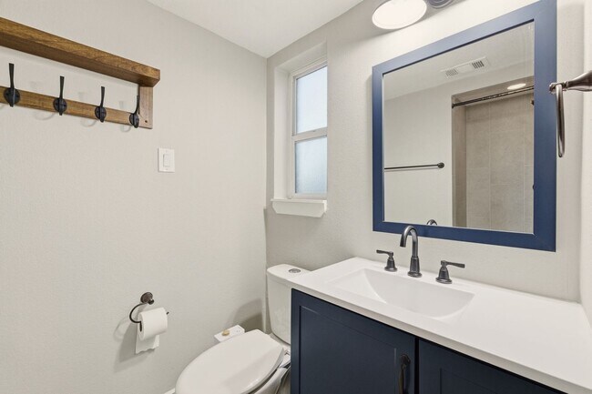 Building Photo - Beautiful 3-Bedroom, 2 Bath Home With Grea...