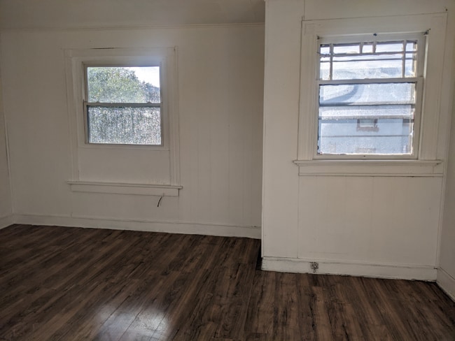 Building Photo - 3 Cherry St