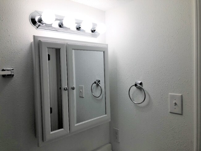 Building Photo - 209 Green Acres Rd