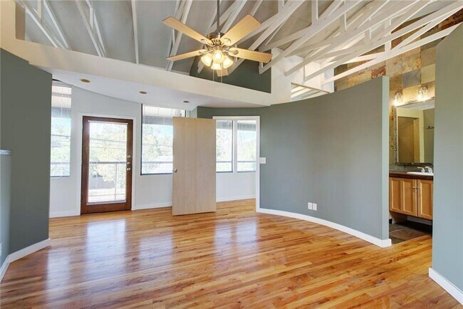 Building Photo - 1308 W N Loop Blvd
