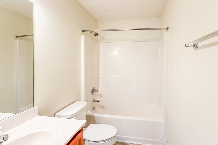 Building Photo - 815 Forsythia Way