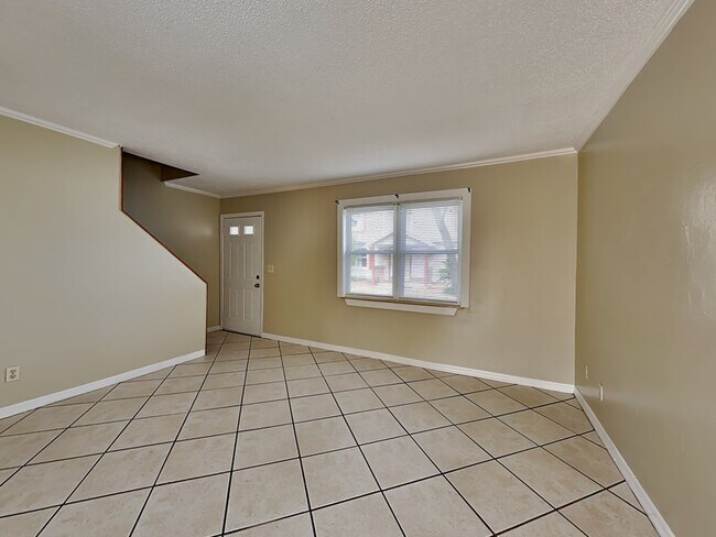 Building Photo - 158 Highland Ave