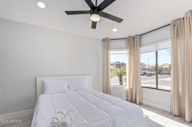 Building Photo - 16019 W Linden St