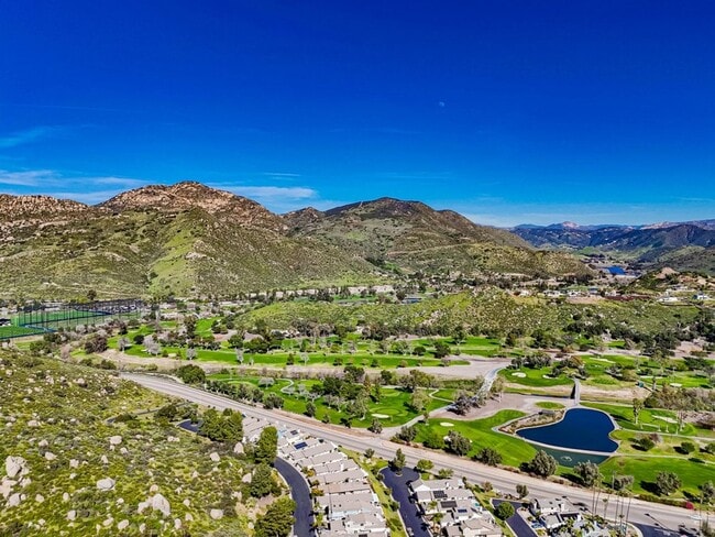 Building Photo - Beautifully Maintained 2 Bed / 2 Bath Home in Gated West Village Community