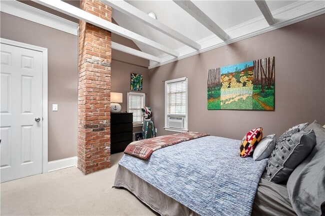 Building Photo - 22 Stockholm St