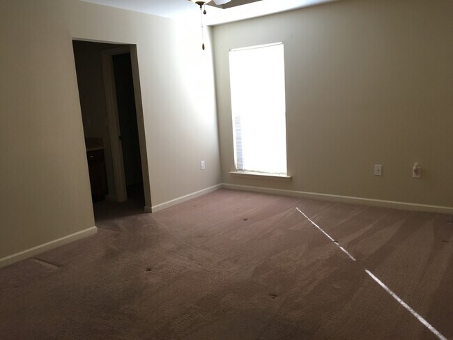 Building Photo - MOVE IN READY HOME IN SEMMES, AL