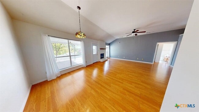 Building Photo - 411 Tomahawk Dr