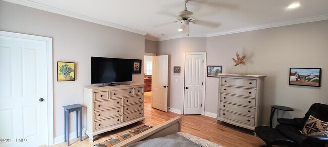 Building Photo - 503 Waight St