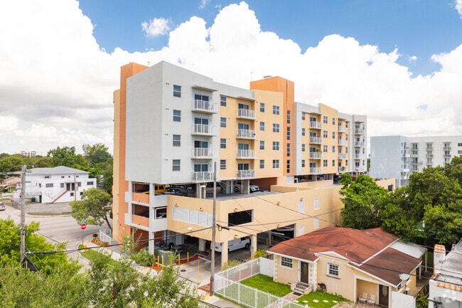 Building Photo - Biscayne Court Apartments