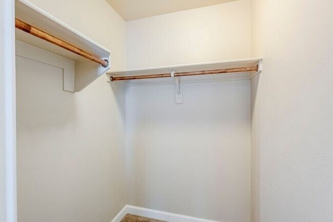 Building Photo - Bright & Airy 4-Bedroom in Willow Ridge Co...