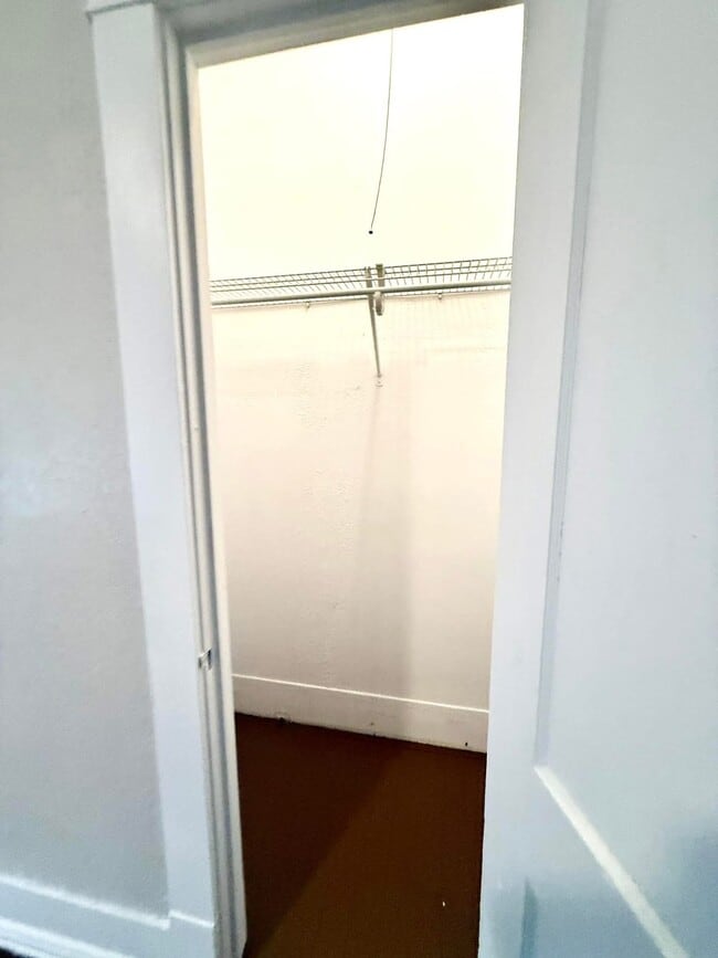 Building Photo - 1501 N Washington St